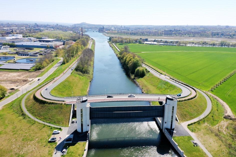 Luchtfoto van Keersluis Limmel